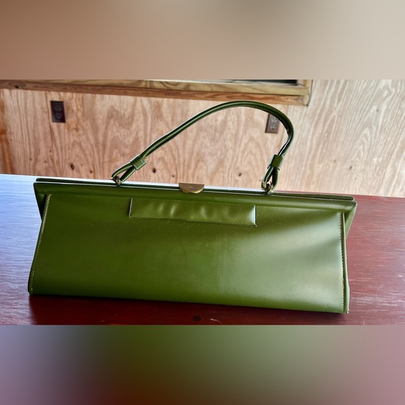 Vintage and rare long rectangular box purse in hunter green. - Picture 4 of 4